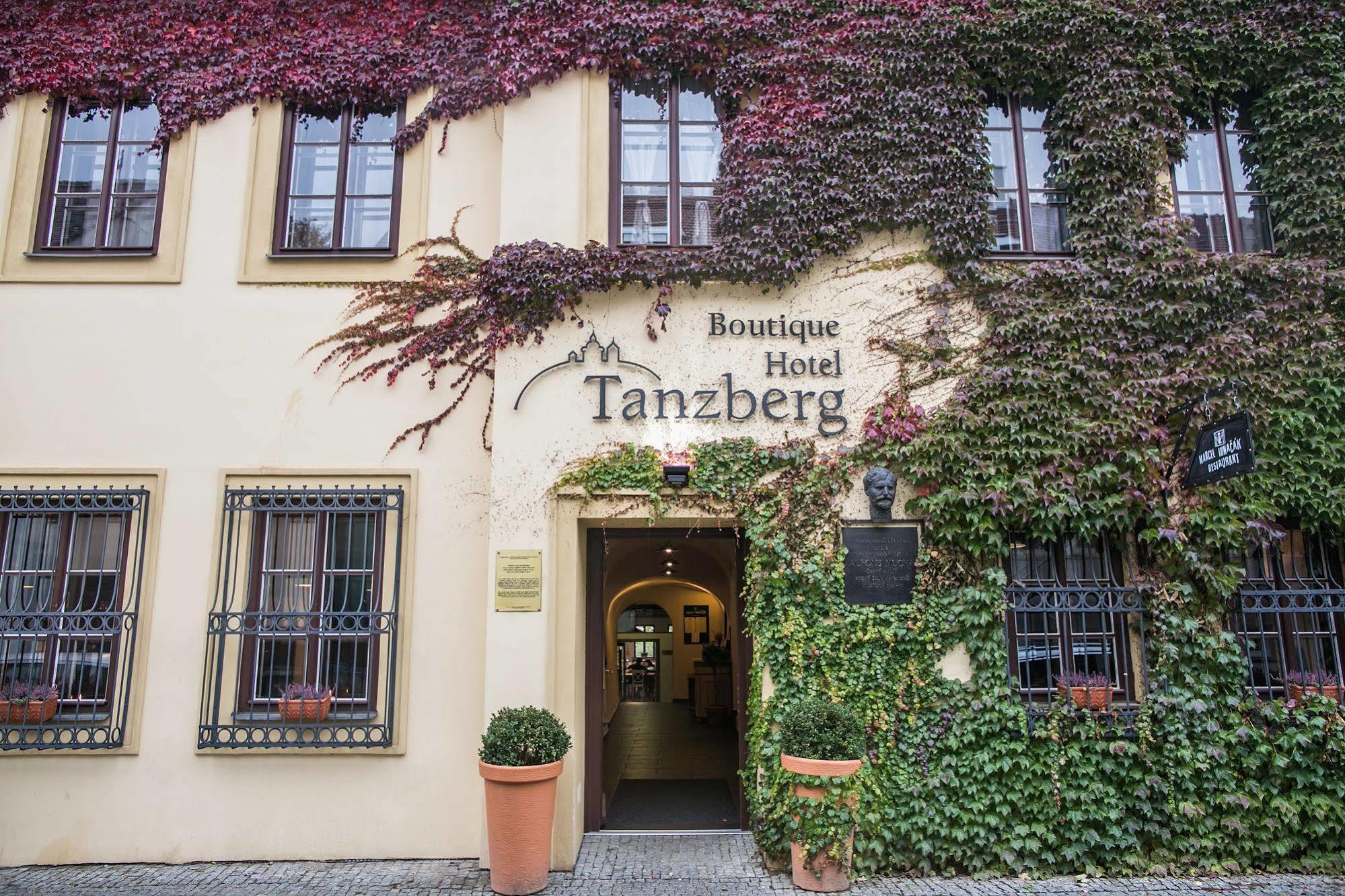 Hotel Tanzberg Mikulov Exterior photo